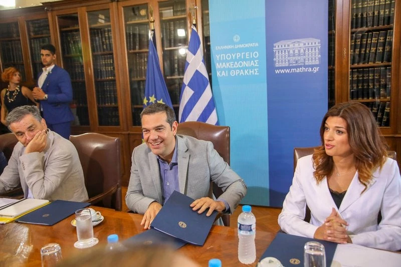 O Θ. Αναστασιάδης ισοπεδώνει τον Πρωθυπουργό: Η θυσία Νοτοπούλου και το τσίρκο Τσίπρα